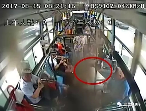 ������������Ů�˿��� ����ʻԱ��ȫ���ĳ˿�һ���Ʒ�