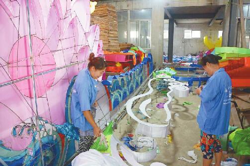 泉水节花车巡游周六登场 路过你家附近不?