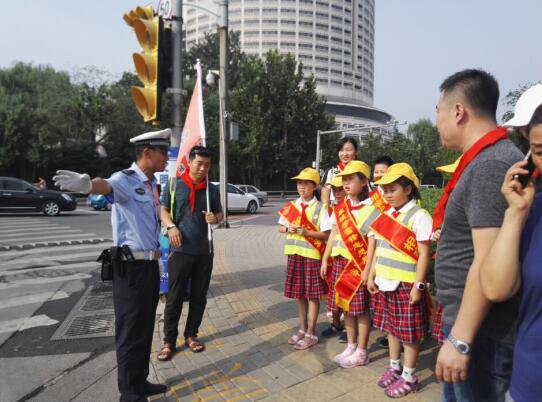 平安暑假助力创城 济南育秀中学小学部二(8)中队红领巾在行动 