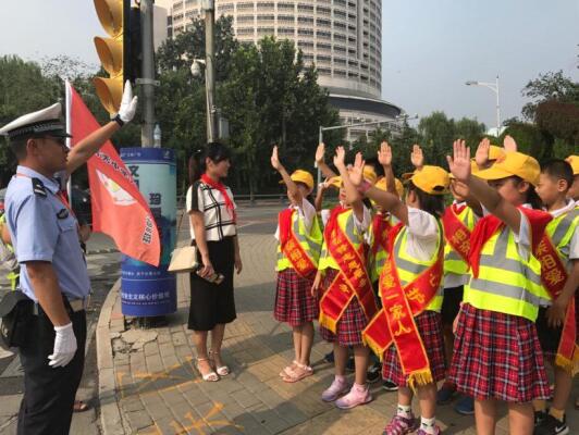 平安暑假助力创城 济南育秀中学小学部二(8)中队红领巾在行动 