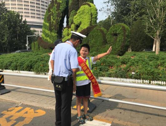 平安暑假助力创城 济南育秀中学小学部二(8)中队红领巾在行动 