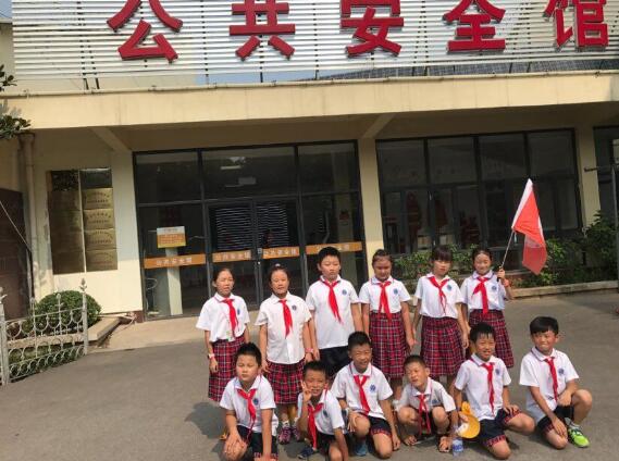平安暑假助力创城 济南育秀中学小学部二(8)中队红领巾在行动 