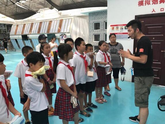 平安暑假助力创城 济南育秀中学小学部二(8)中队红领巾在行动 