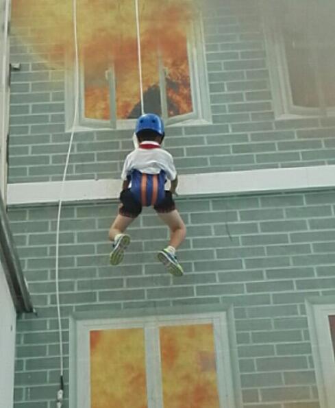 平安暑假助力创城 济南育秀中学小学部二(8)中队红领巾在行动 