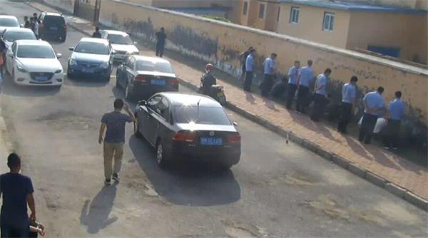 滨州14人聚集拘留所接朋友 还敢带管制刀具和冰毒