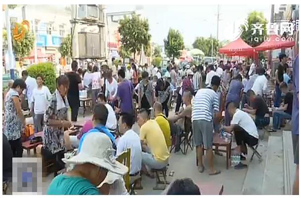 宁阳蟋蟀交易火爆“虫王”身价上万 蟋蟀猎人半夜下地忙