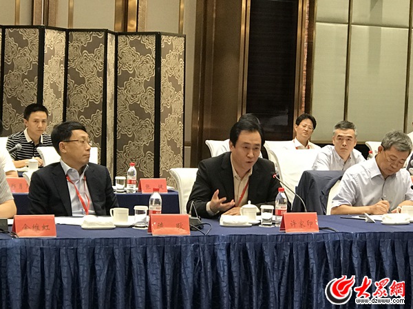 许家印来山东了！建议高速增长企业向“低负债”转型