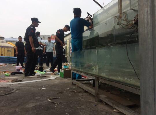 现场！祝甸路烧烤一条街违建拆除 面积约3500余平方米