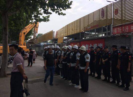 现场！祝甸路烧烤一条街违建拆除 面积约3500余平方米