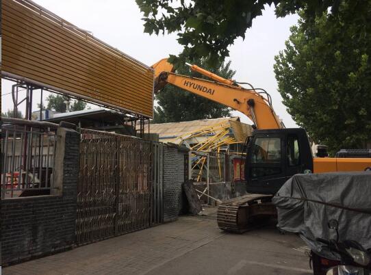 现场！祝甸路烧烤一条街违建拆除 面积约3500余平方米