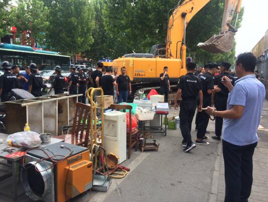 现场！祝甸路烧烤一条街违建拆除 面积约3500余平方米