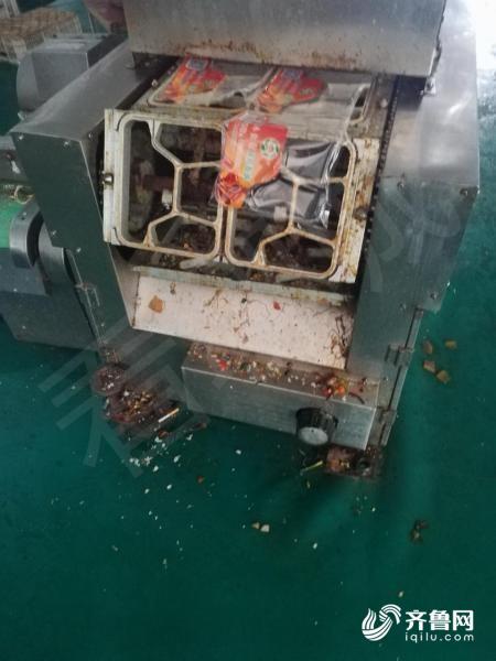 聊城外卖小哥爆料一餐饮店“脏乱差” 食药监：已查封