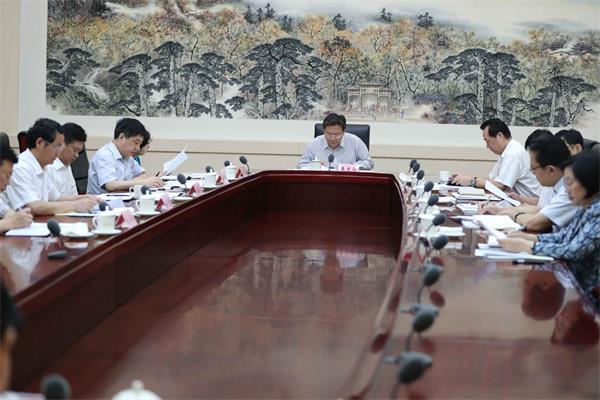 市委常委会召开会议 强化问题导向打好脱贫攻坚战