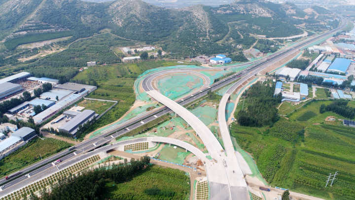 济南：高架桥牵手高速路 黄河到南山一桥通