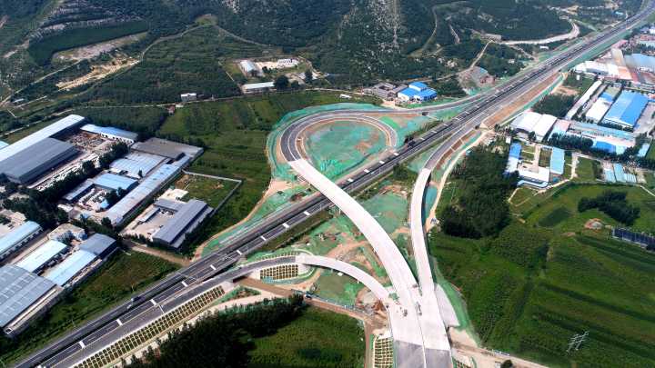 济南：高架桥牵手高速路 黄河到南山一桥通
