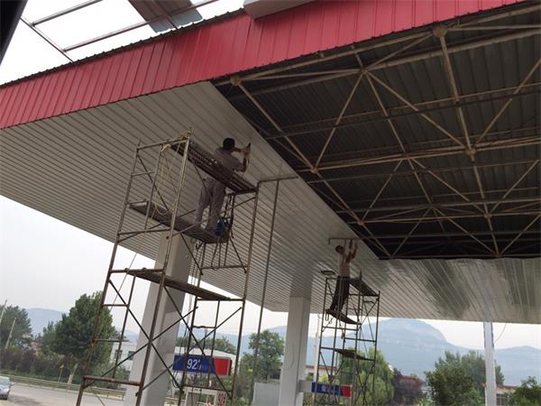 加油却被螺丝钉爆胎 事发长清中海石油万德站加油