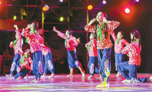 历下专场昨晚压轴上演 泉水节群众大联欢说“再见”