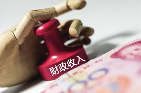 青岛交警贴条有提成？财政局：多年前有过 已取消