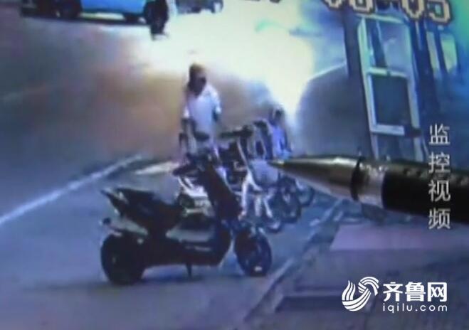 偷车大盗5秒开锁 被抓后主动教市民防盗：东西再破也得上锁