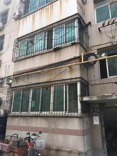 疑因产后抑郁济南一女子抱着孩子喝药身亡 事发金牛小区