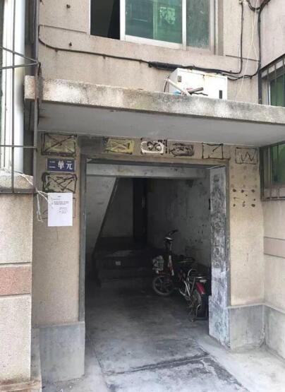 疑因产后抑郁济南一女子抱着孩子喝药身亡 事发金牛小区