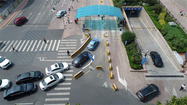 济南:火车站广场停车变脸 开车进站接送更好走