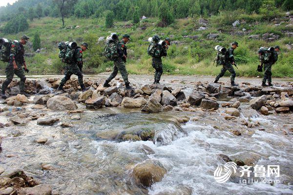 山地捕歼、30公里奔袭！枣庄武警特战队员上演现实版战狼