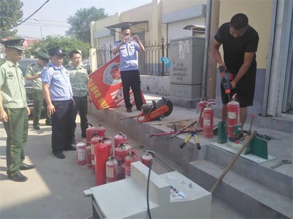 济南:灭火器也敢非法充装? 一街头消防小作坊