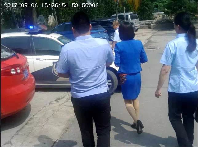 Ƿ�°��򻹴������ ����һŮ����������