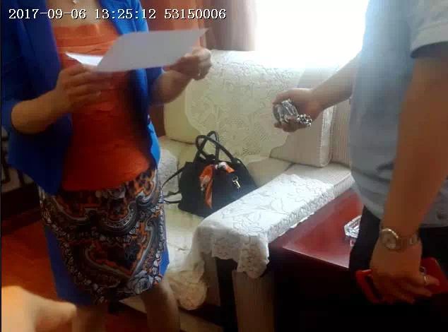 Ƿ�°��򻹴������ ����һŮ����������