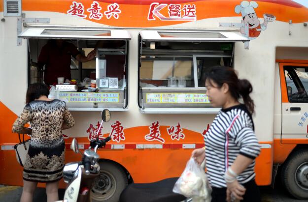 济南：便民早餐车进社区 餐饮定价很亲民