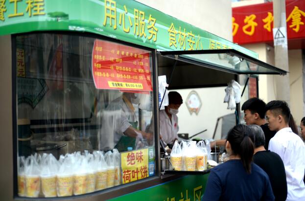 济南:便民早餐车进社区 餐饮定价很亲民