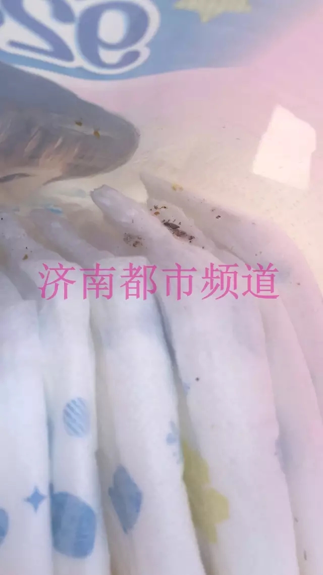 尤妮佳品牌纸尿裤惊现虫子 婴贝儿：供货商已拿走做鉴定