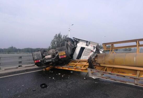 济南绕城高速北线西向济阳站附近发生车祸 两收费站临时关闭