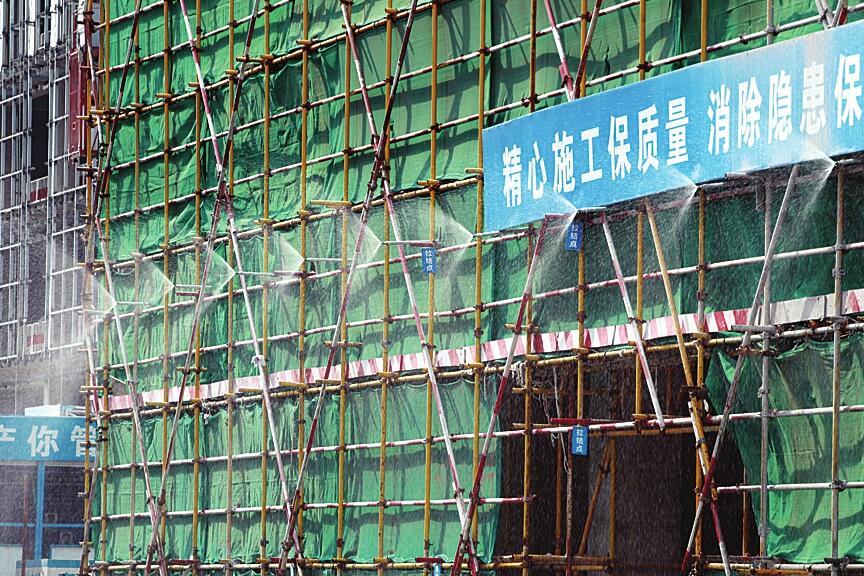 创城新变化：穿衣戴帽各有一套 建筑工地模样变俏