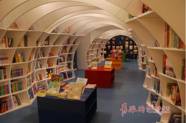 青岛离海最近的书店开业了 海洋元素满满！