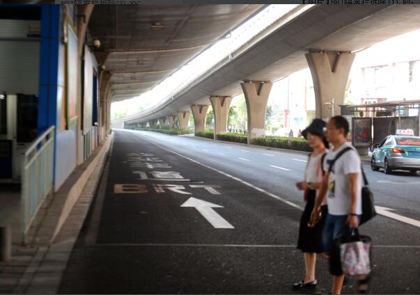 济南：BRT专用道护栏拆除  保障公交优先通行权