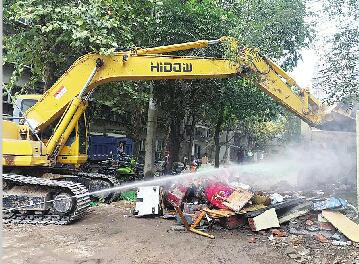 拆违拆临向背街小巷延伸 市中区存在几十年违建被“清零”