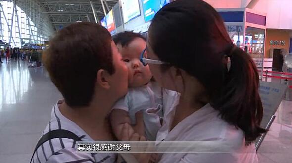 在哪儿过节都温馨！中秋父母跟孩子“逆向团圆”也是回家