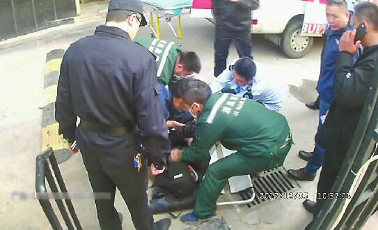 婚礼放鞭首张“重罚罚单”开出 仨90后被拘10日