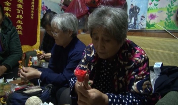 山东“面塑奶奶”捐款近百万：一辈子赚的钱基本都捐了