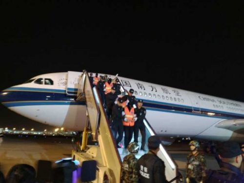 山东破获跨境诈骗案 从柬埔寨抓回74名犯罪嫌疑人