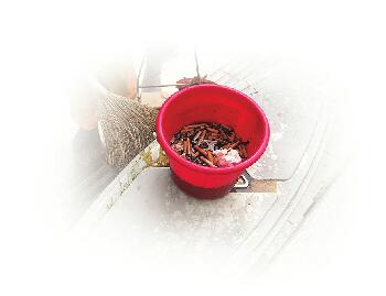 “小烟头”折射“大文明” 济南一位环卫工每天捡拾烟头数千个