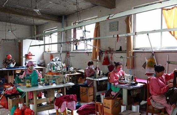 探访山东秋裤村 秋裤批发价一条3.5元村年销售额过亿元