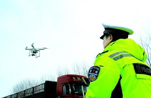 8天长假山东1.6万驾驶员因占用应急车道被罚 应急车道应谁之急?