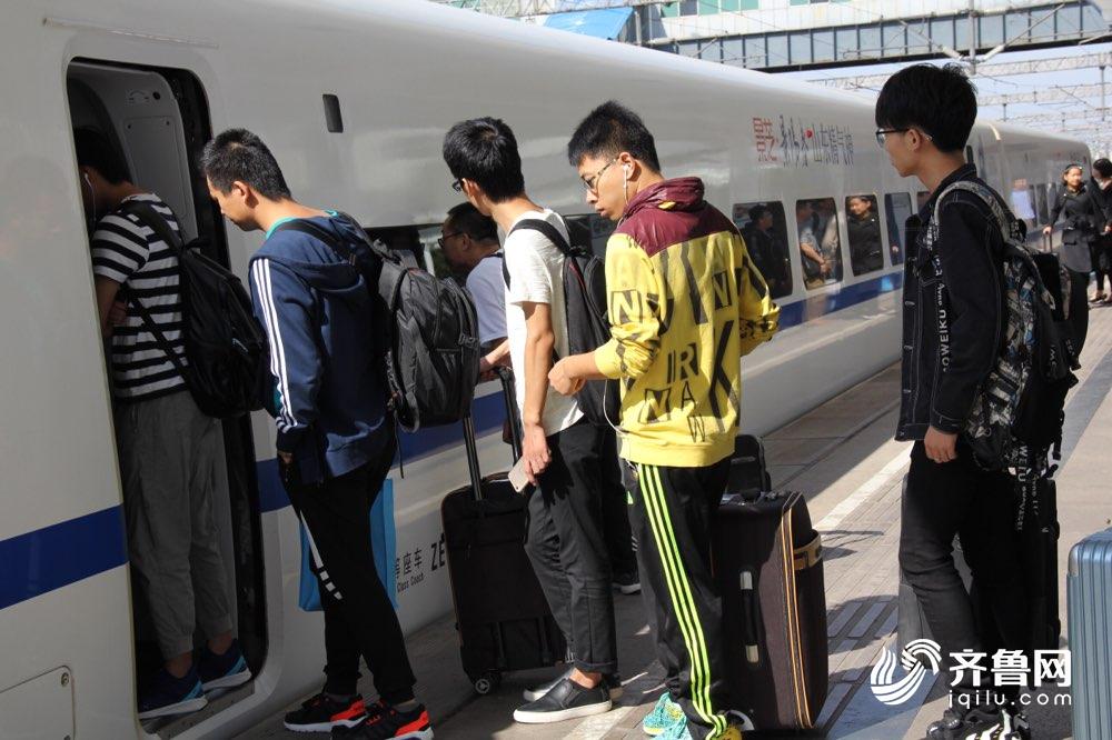 ��ʩ��Ӱ���Ͳ�վ�����ÿ��г���ʱͣ�� �г�ʱ�̱仯���� 