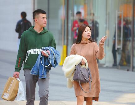 济南“断崖式”降温10℃！怎一个冷字了得 市区明有霜冻