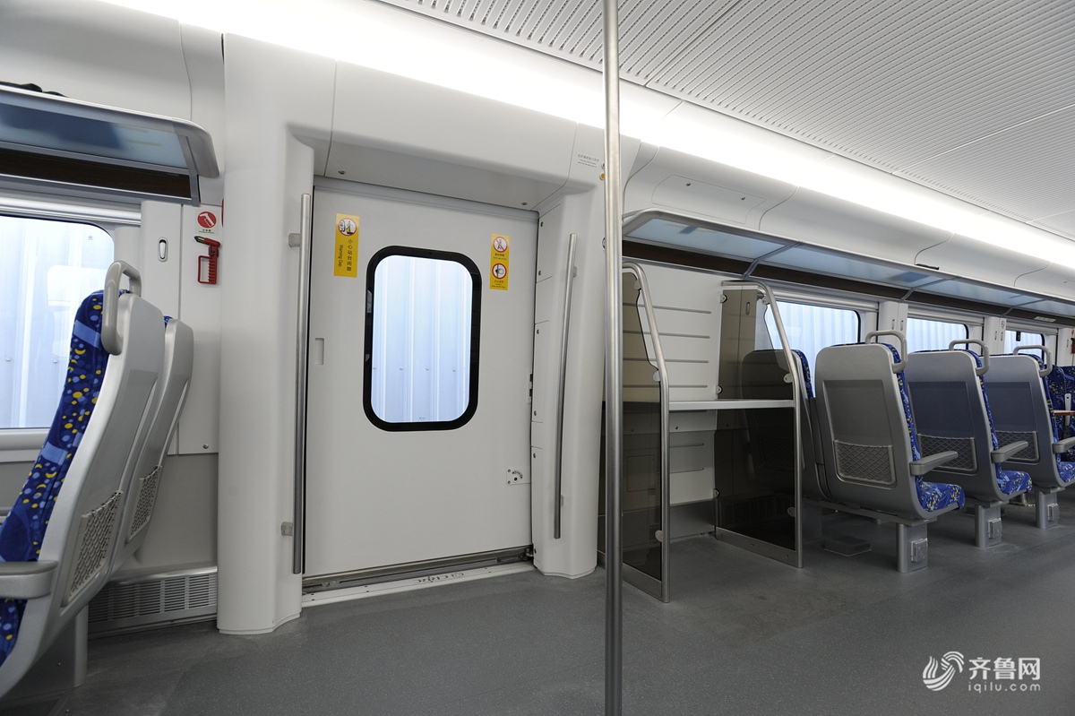 北京订制！首组CRH6A城际动车青岛下线