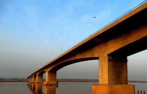 东明黄河公路大桥全线贯通 实现河南与山东交通新衔接