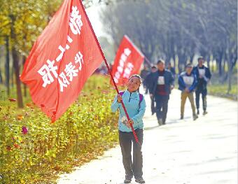 济南报业集团举办第四届徒步大赛 庆祝记者节走上新征程